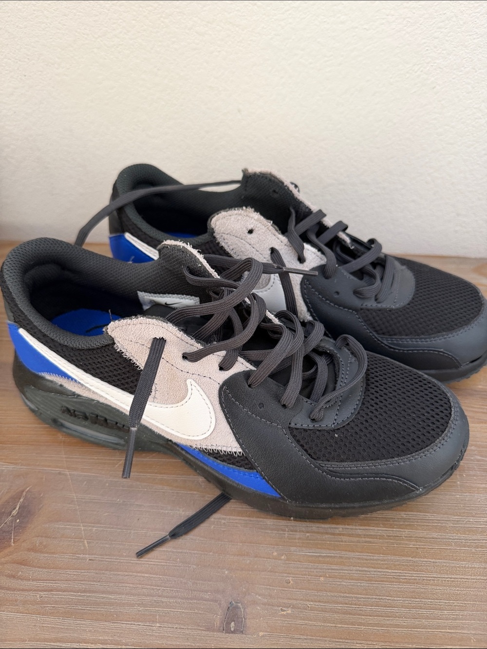 Nike Kids Black, White & Blue Casual Sneakers